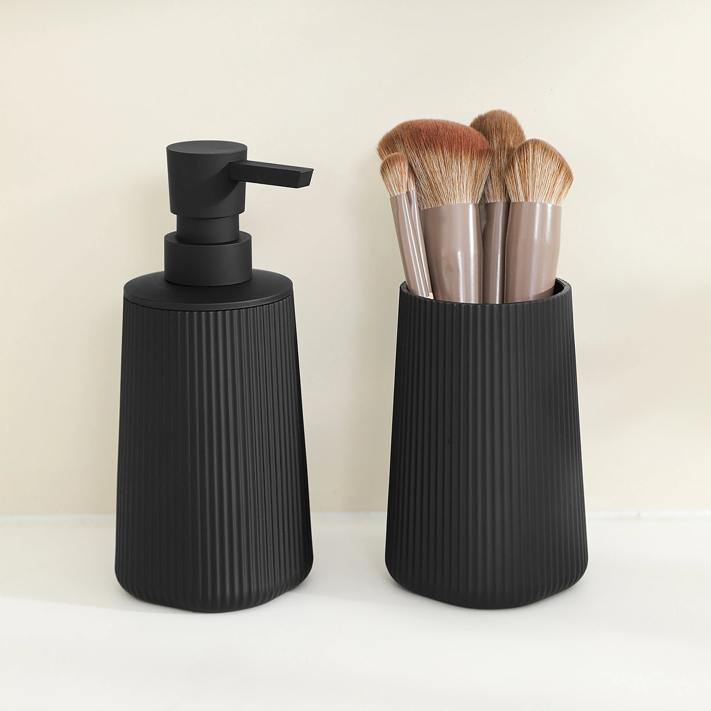 Set Salle de Bain 2 Pièces Noir Mat Rayé Distributeur et Porte-Brosse